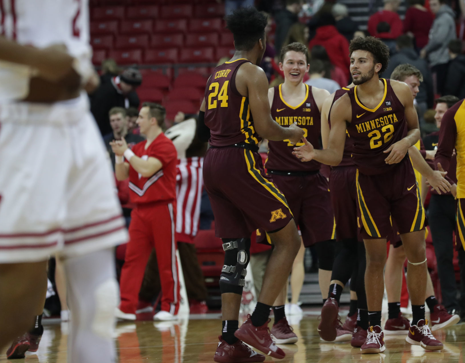 Golden Gophers 59, Badgers 52